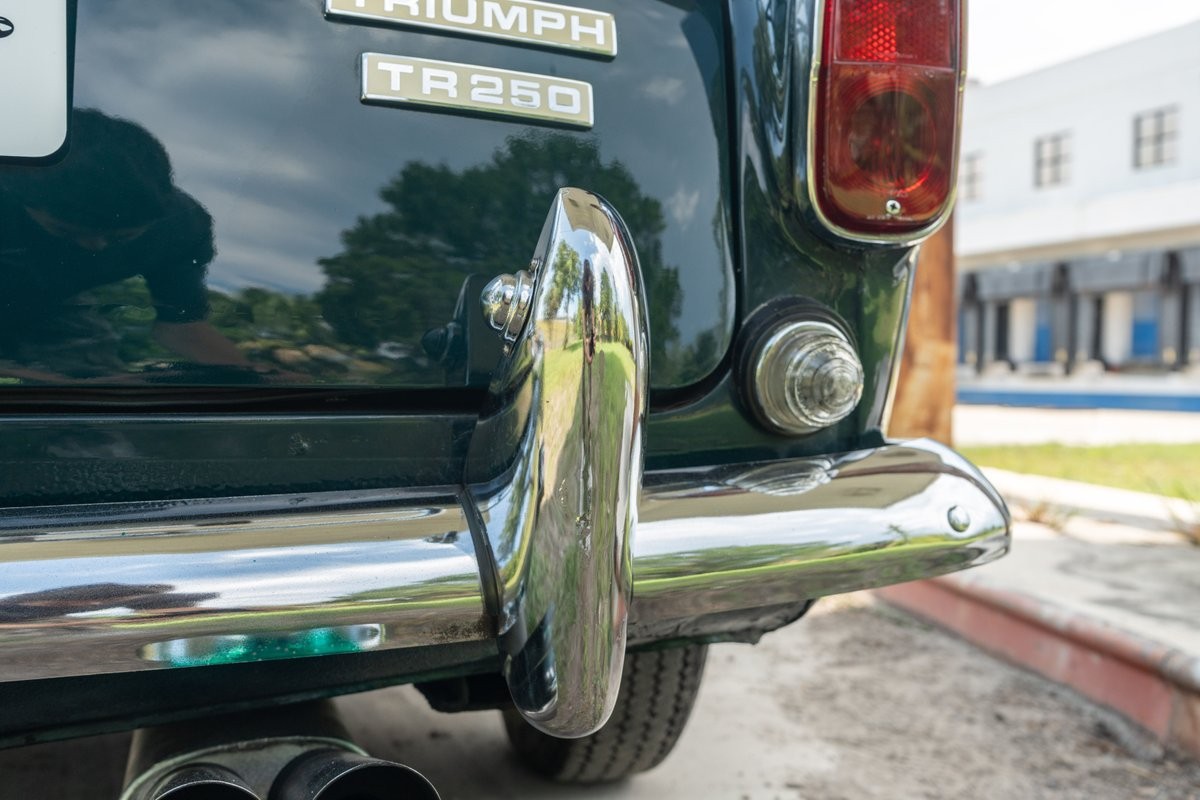 Triumph-TR250-1968-17
