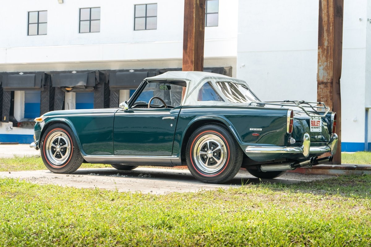 Triumph-TR250-1968-2