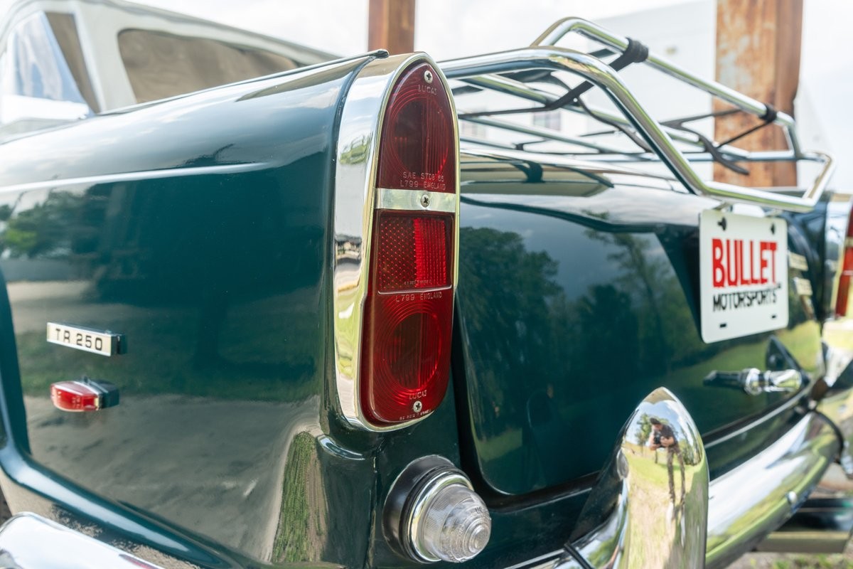 Triumph-TR250-1968-22