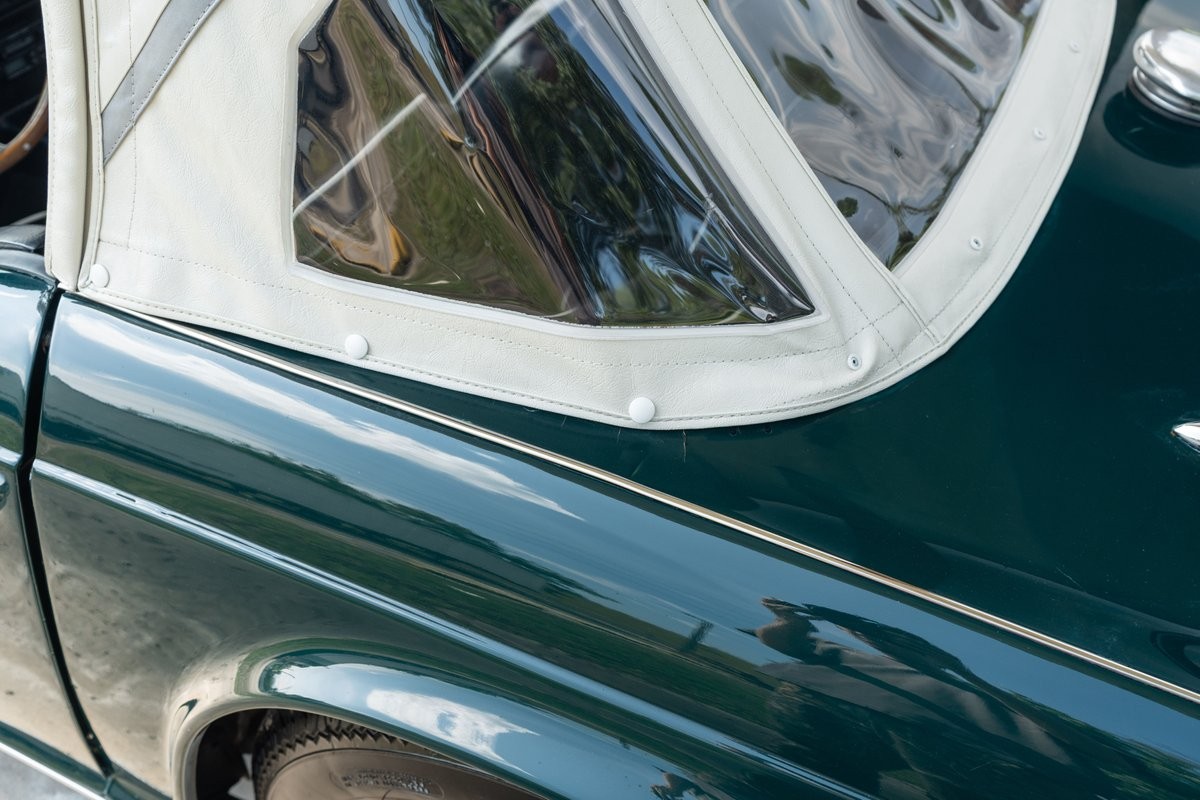 Triumph-TR250-1968-24