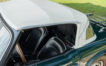 Triumph-TR250-1968-25