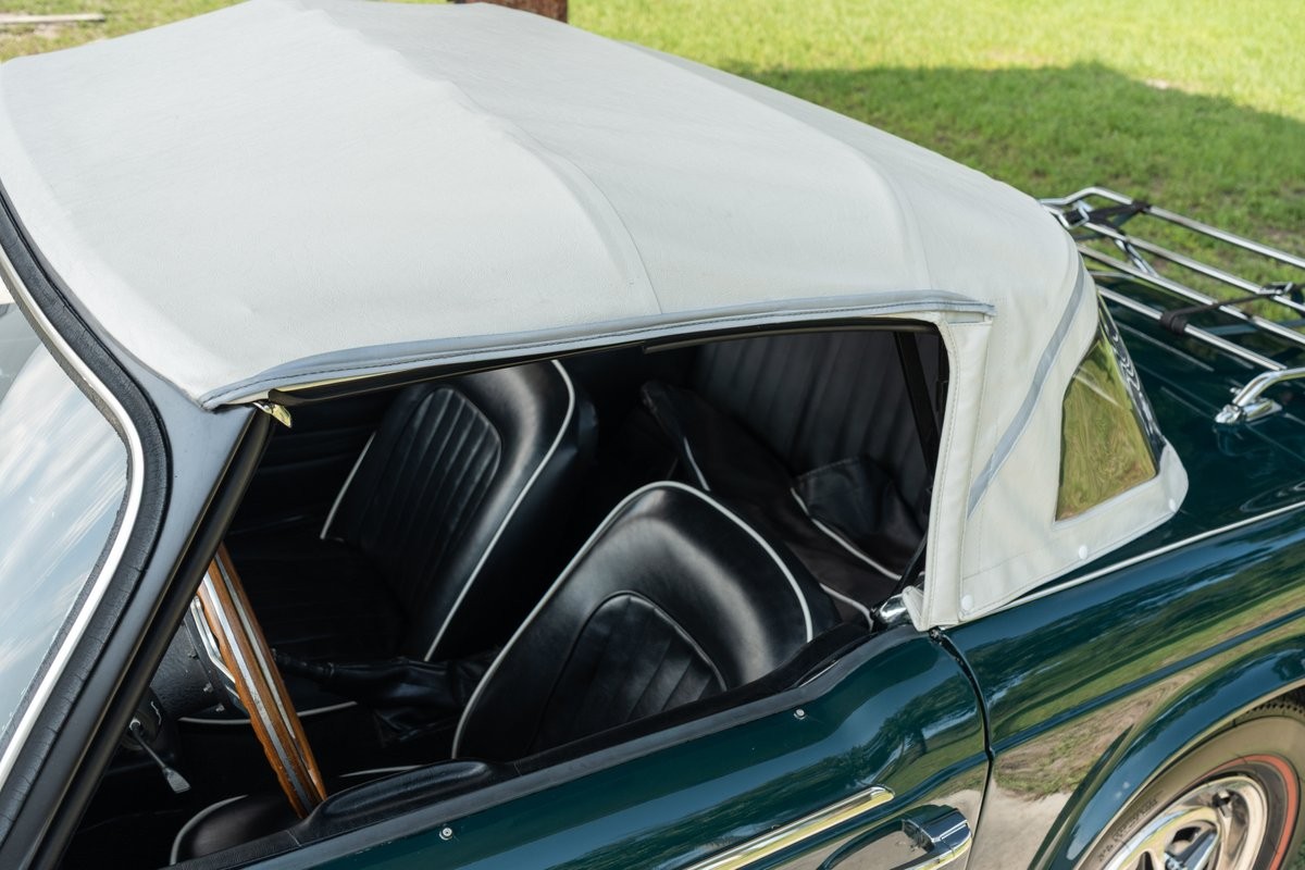 Triumph-TR250-1968-25