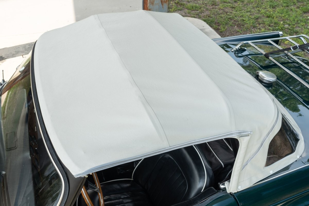 Triumph-TR250-1968-26