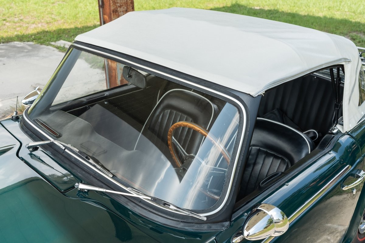 Triumph-TR250-1968-27