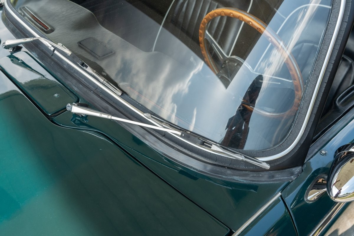 Triumph-TR250-1968-28
