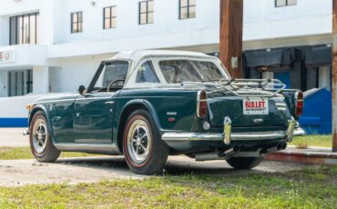 Triumph-TR250-1968-3