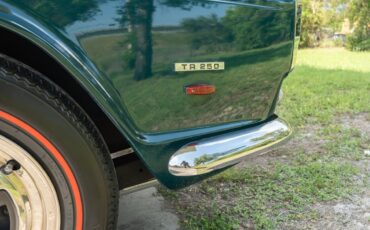 Triumph-TR250-1968-38
