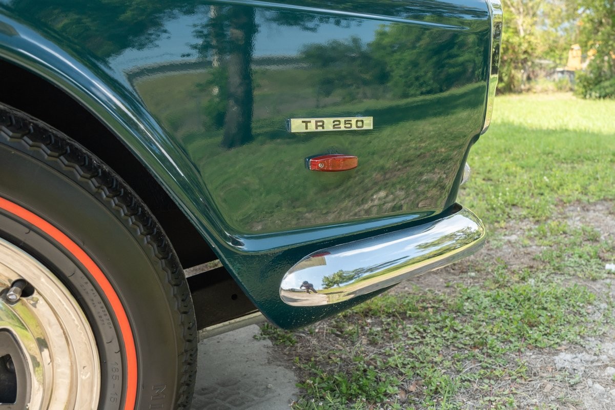 Triumph-TR250-1968-38
