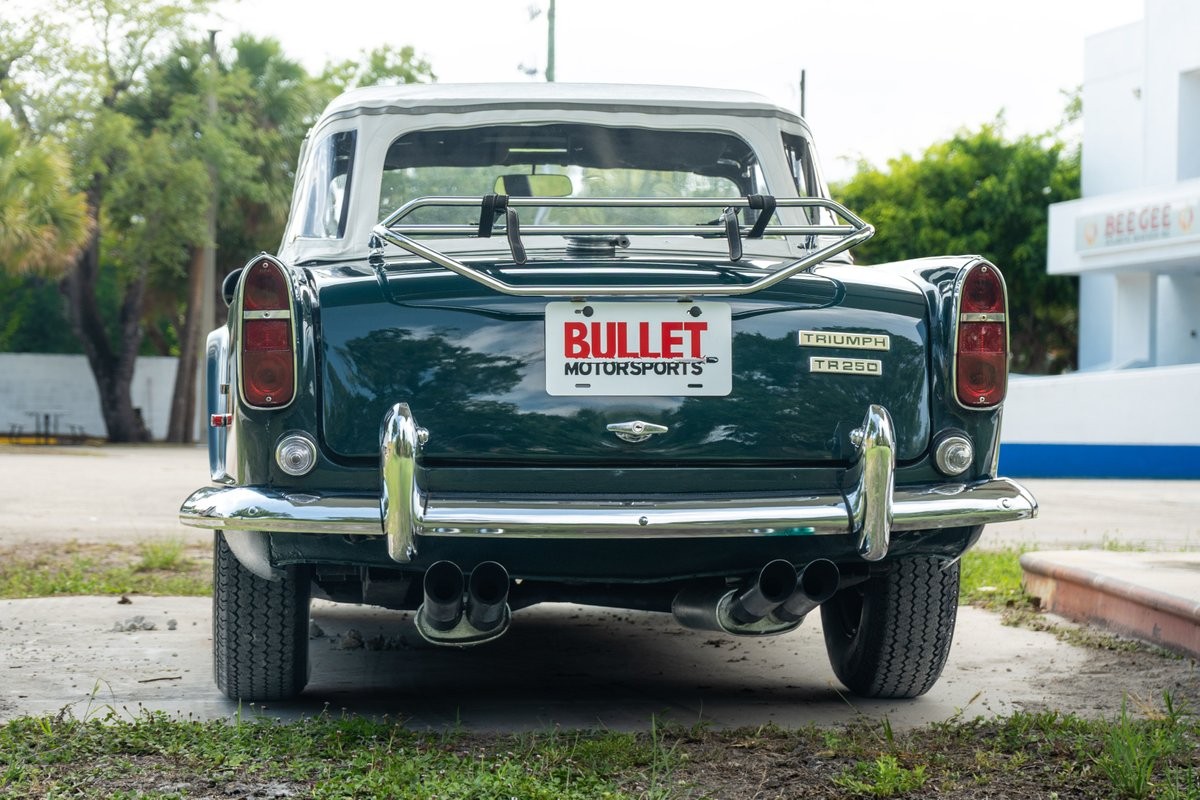Triumph-TR250-1968-4