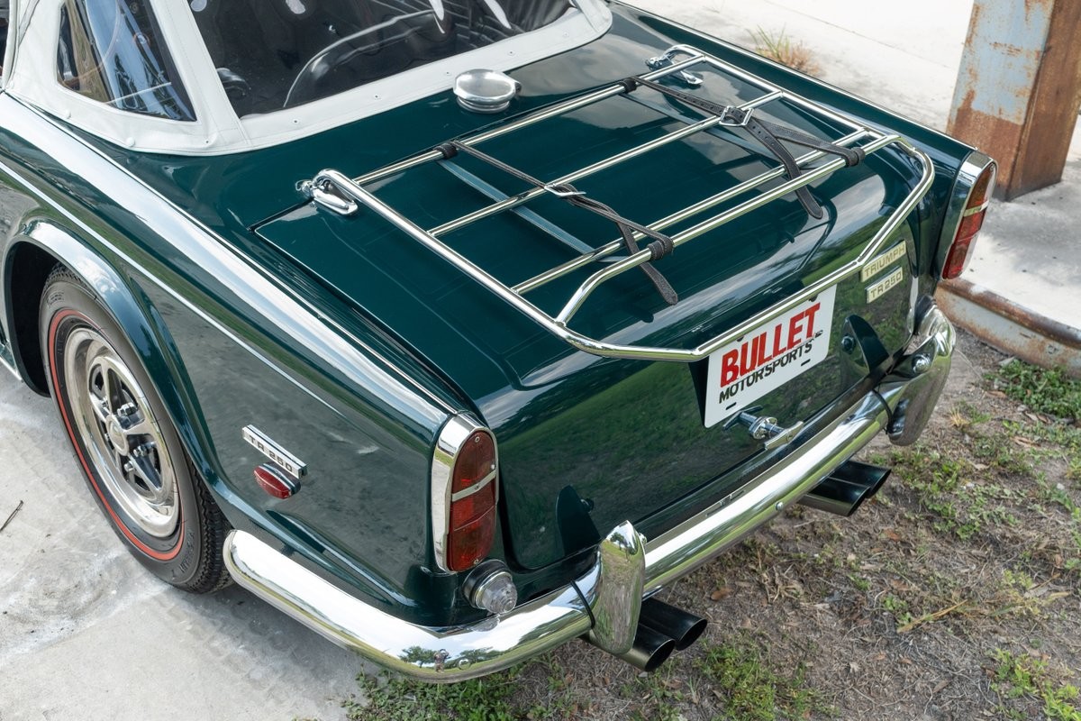 Triumph-TR250-1968-5