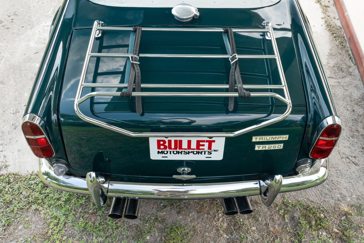 Triumph-TR250-1968-6