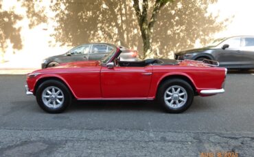 Triumph-TR4A-1966-Convertible-1