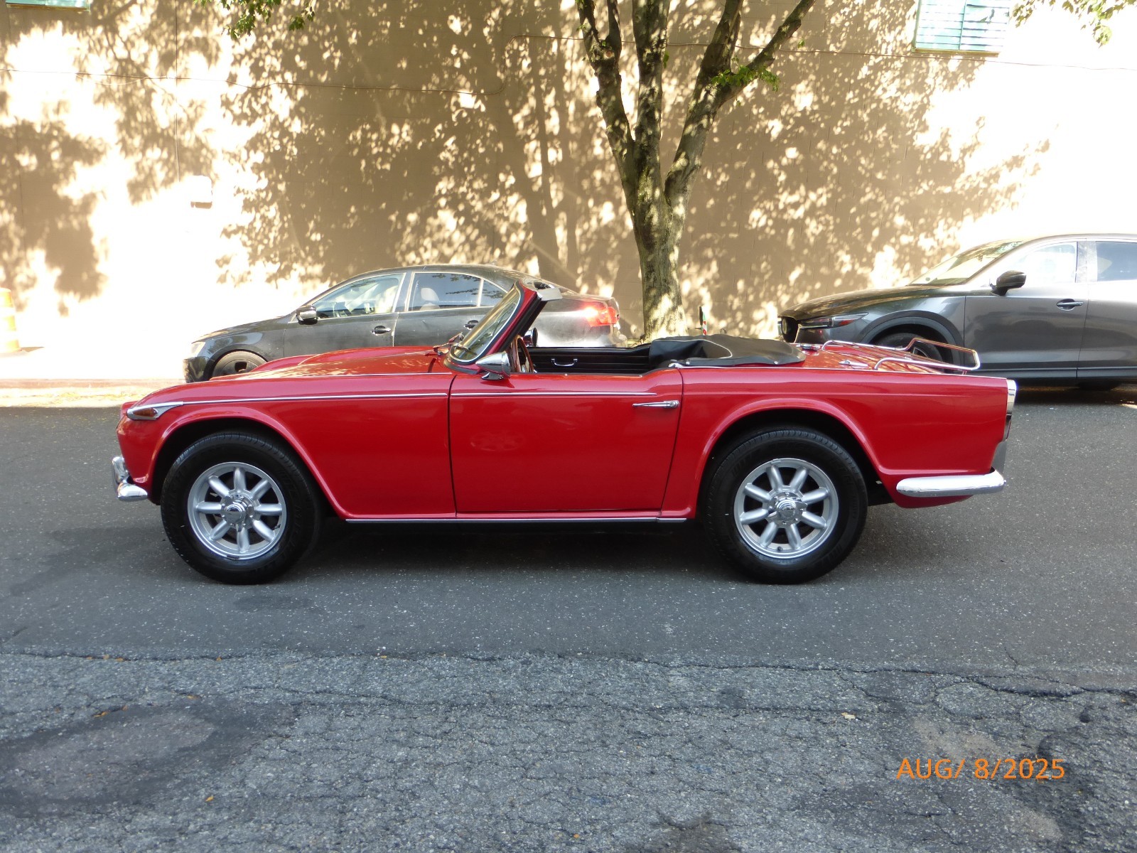 Triumph-TR4A-1966-Convertible-1