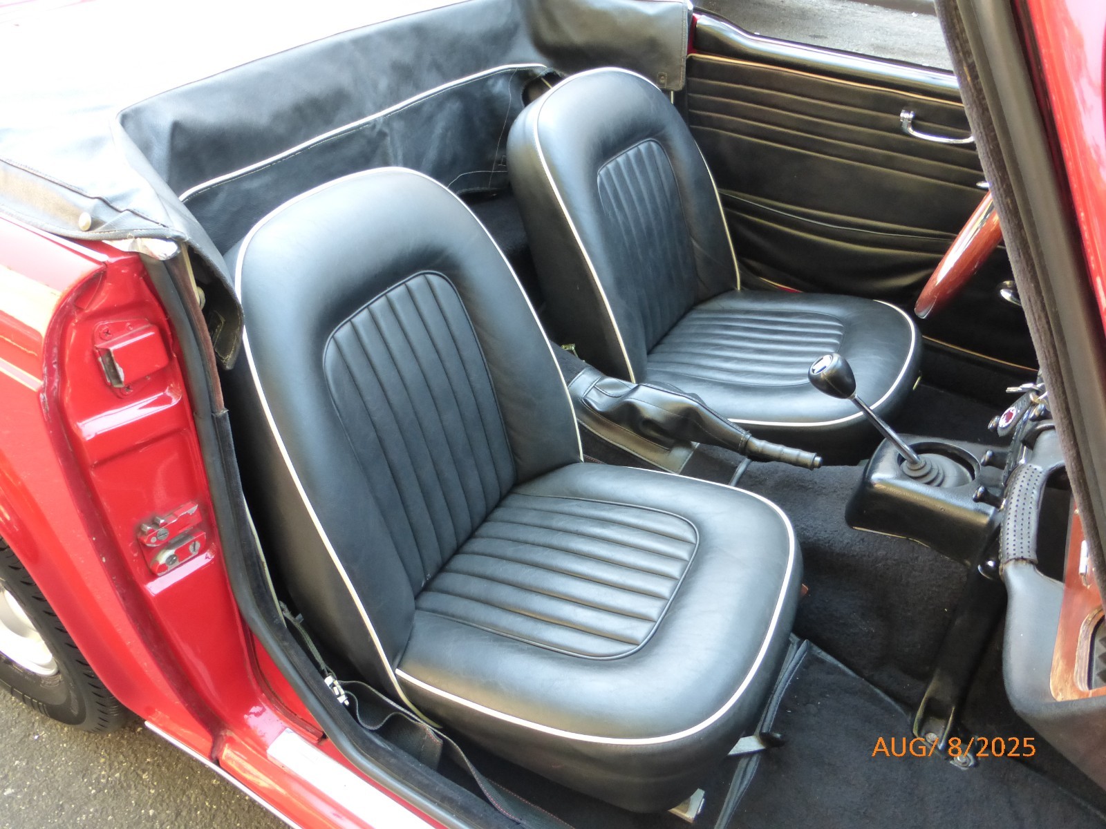 Triumph-TR4A-1966-Convertible-10
