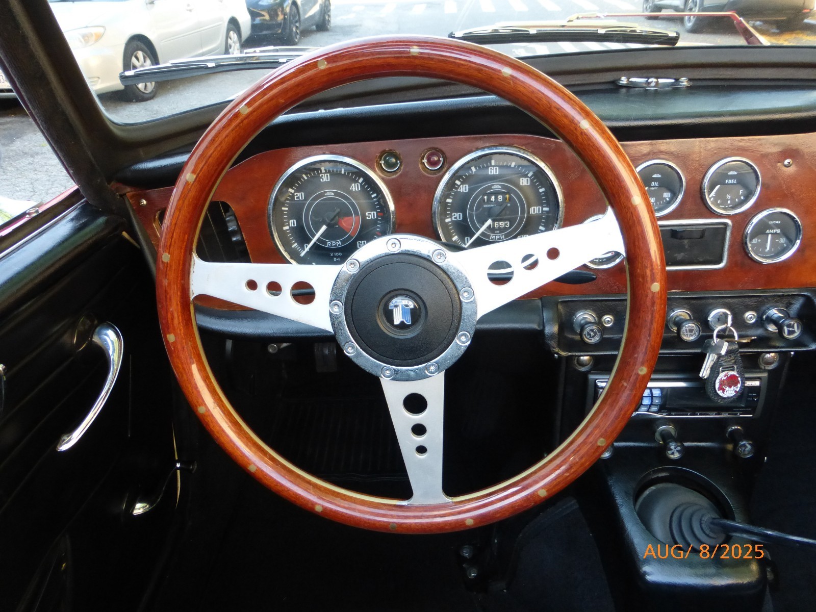 Triumph-TR4A-1966-Convertible-11