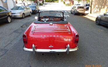 Triumph-TR4A-1966-Convertible-2