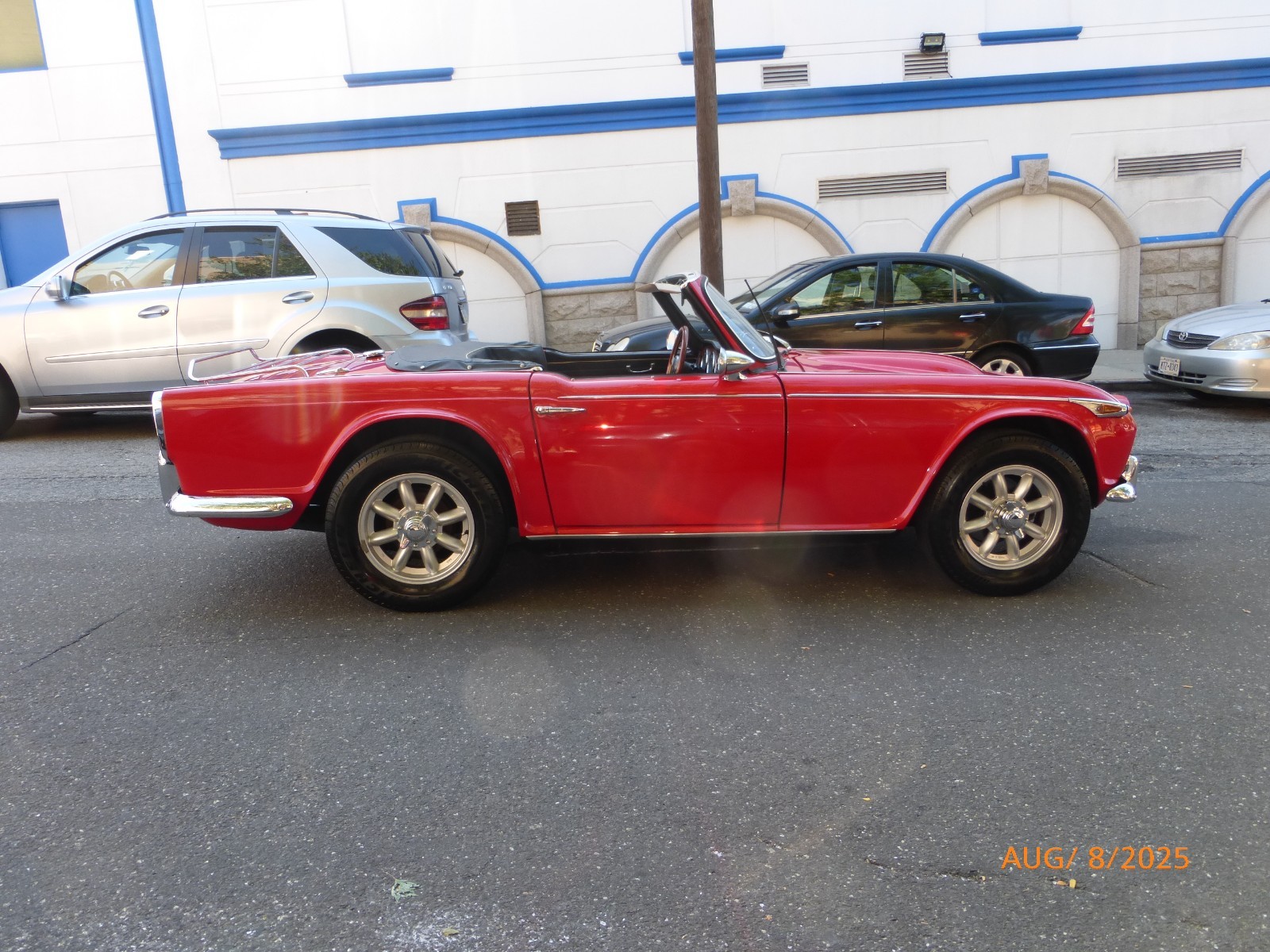 Triumph-TR4A-1966-Convertible-3