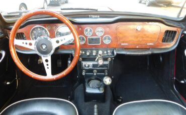Triumph-TR4A-1966-Convertible-6