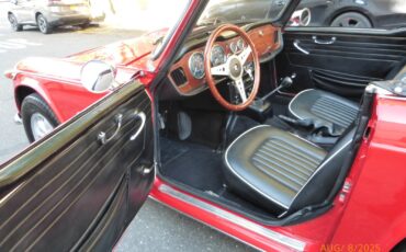 Triumph-TR4A-1966-Convertible-7