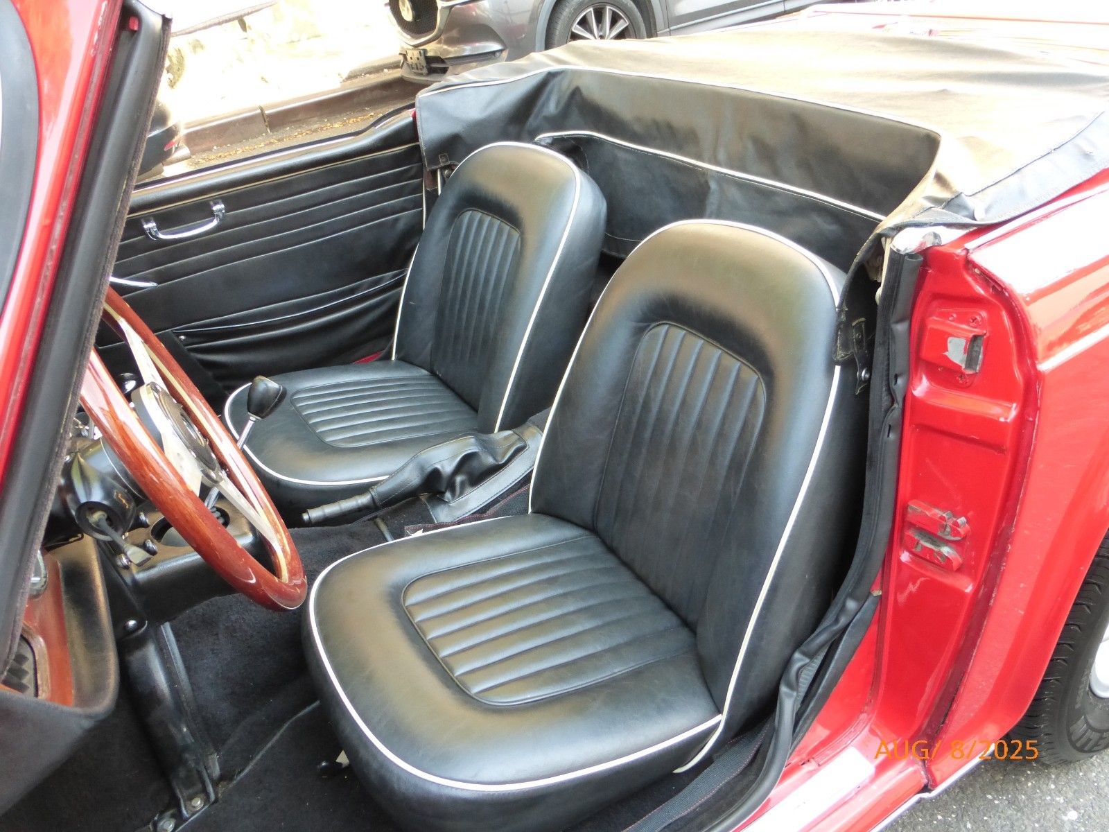 Triumph-TR4A-1966-Convertible-8