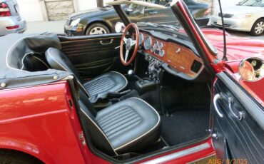 Triumph-TR4A-1966-Convertible-9