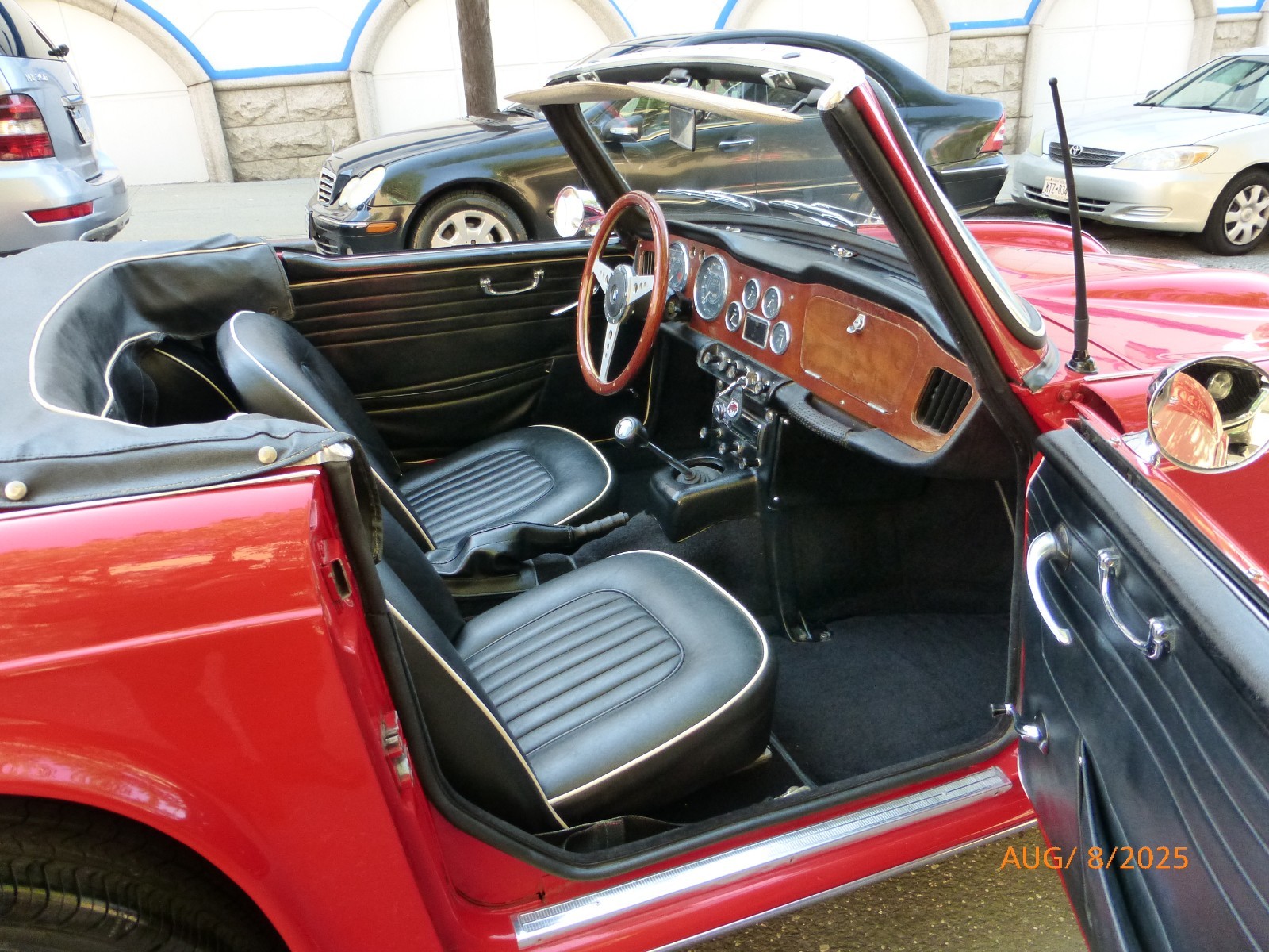 Triumph-TR4A-1966-Convertible-9