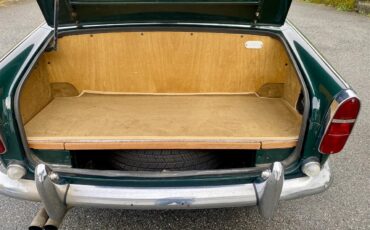 Triumph-Tr250-1968-Green-Tan-11