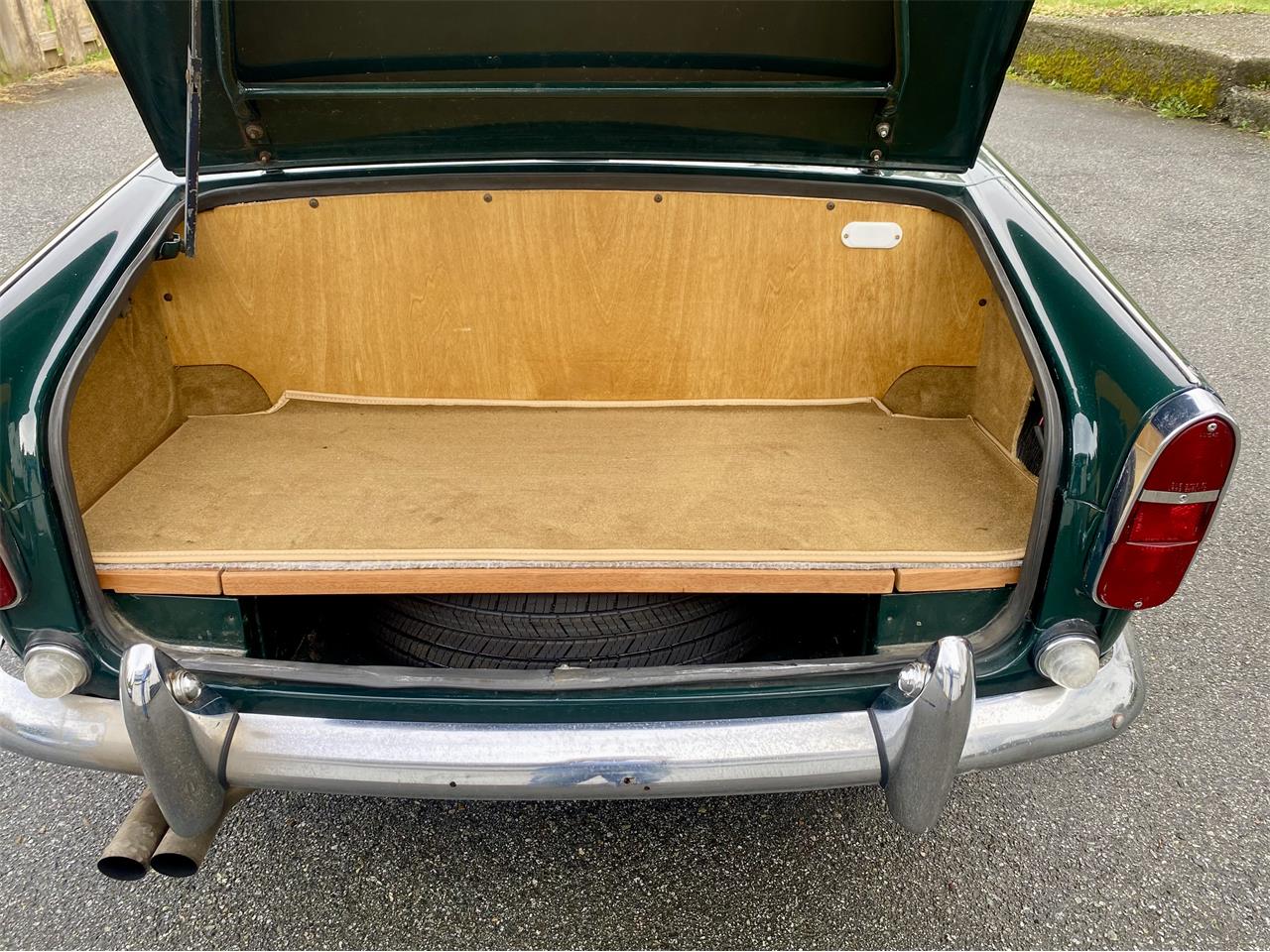 Triumph-Tr250-1968-Green-Tan-11