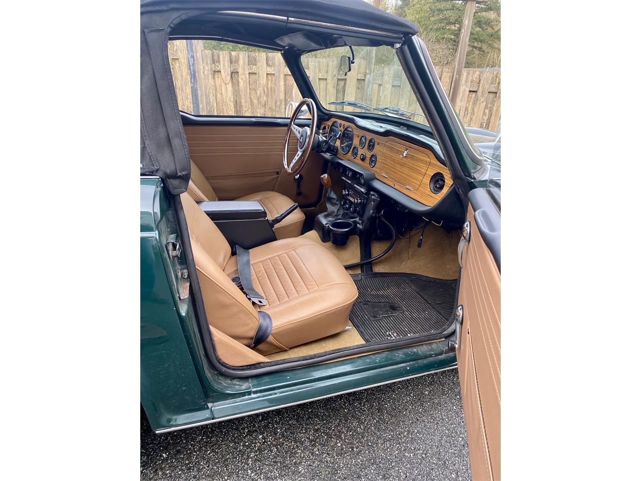 Triumph-Tr250-1968-Green-Tan-14