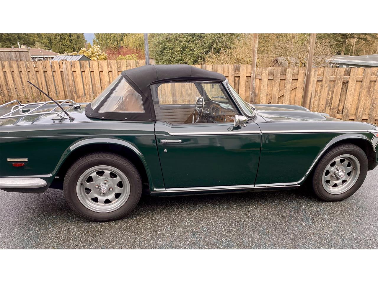 Triumph-Tr250-1968-Green-Tan-3