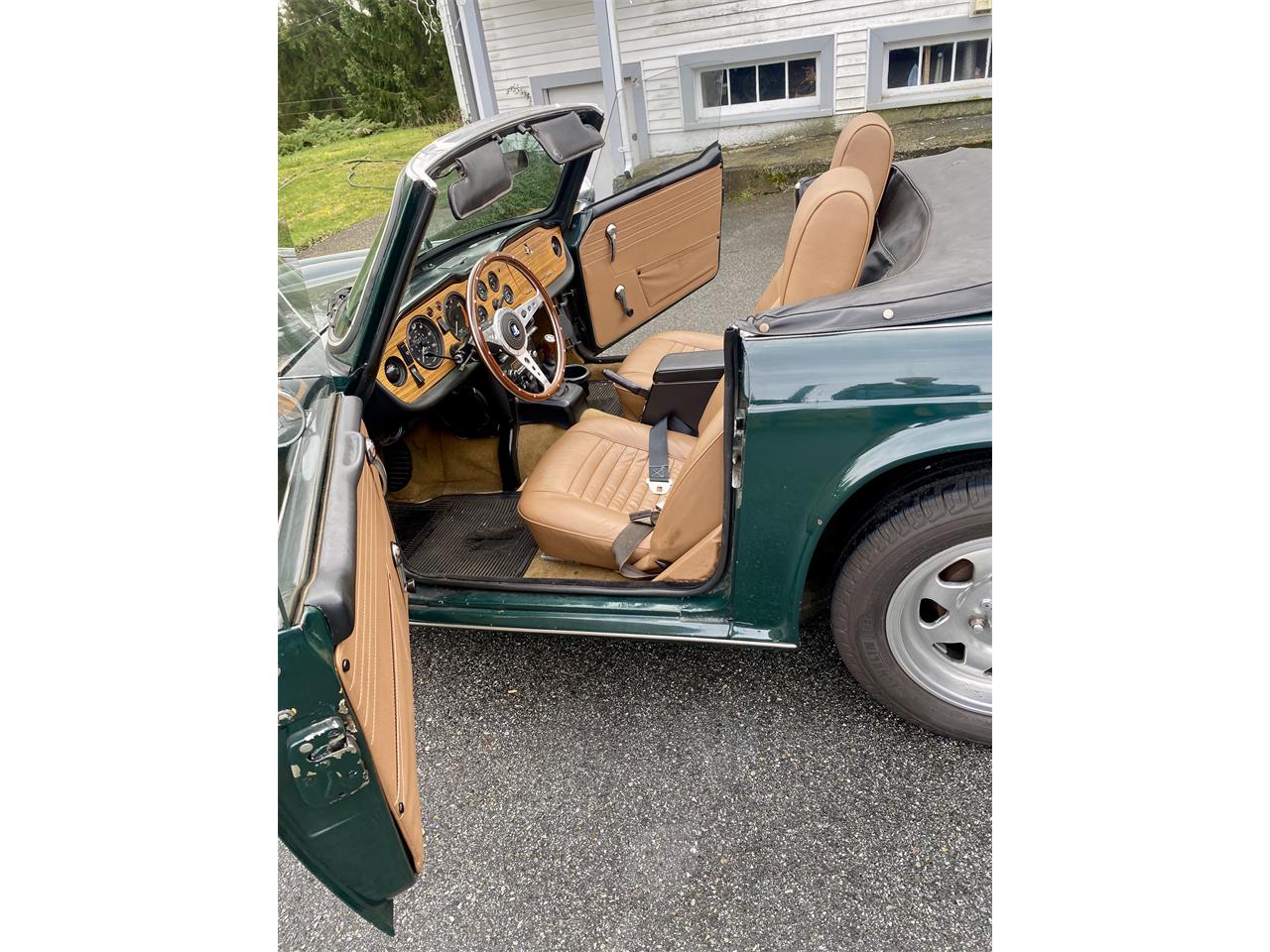 Triumph-Tr250-1968-Green-Tan-6