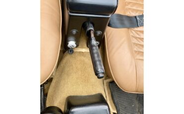 Triumph-Tr250-1968-Green-Tan-8