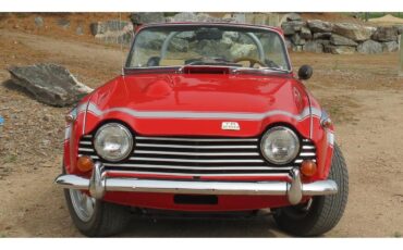 Triumph-Tr250-1968-red-tan-10