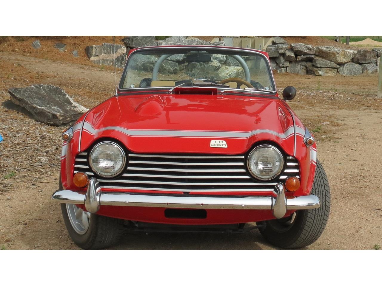 Triumph-Tr250-1968-red-tan-10