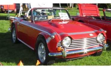 Triumph-Tr250-1968-red-tan-12