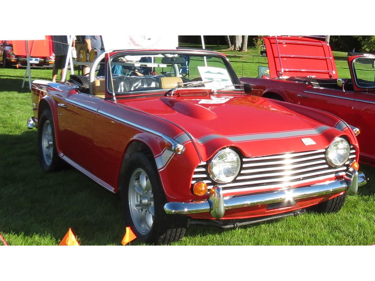 Triumph-Tr250-1968-red-tan-12