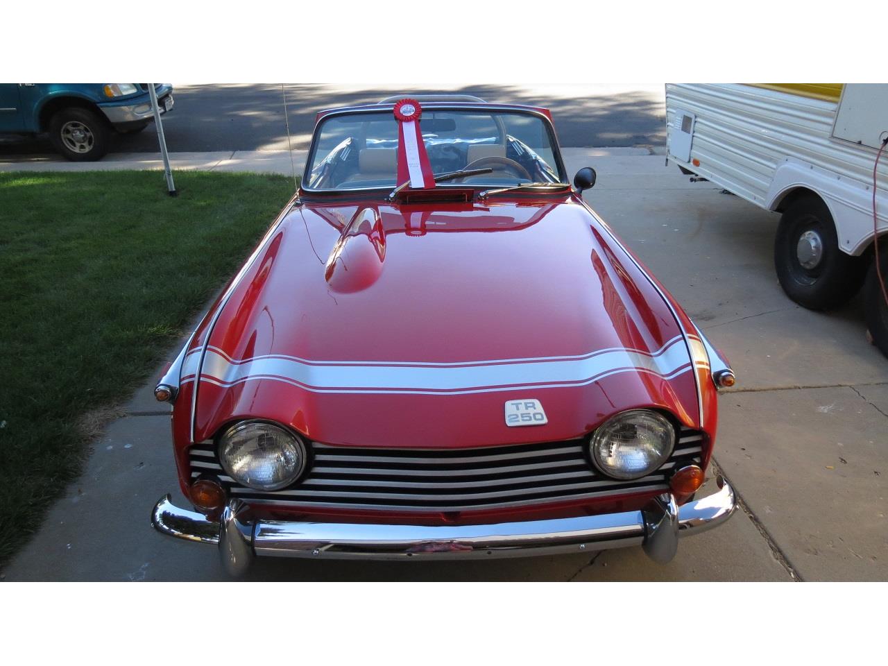 Triumph-Tr250-1968-red-tan-13