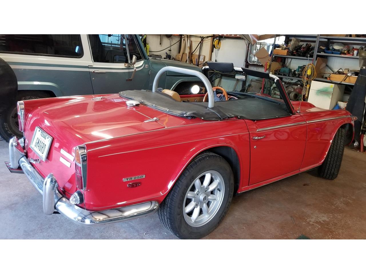 Triumph-Tr250-1968-red-tan-15