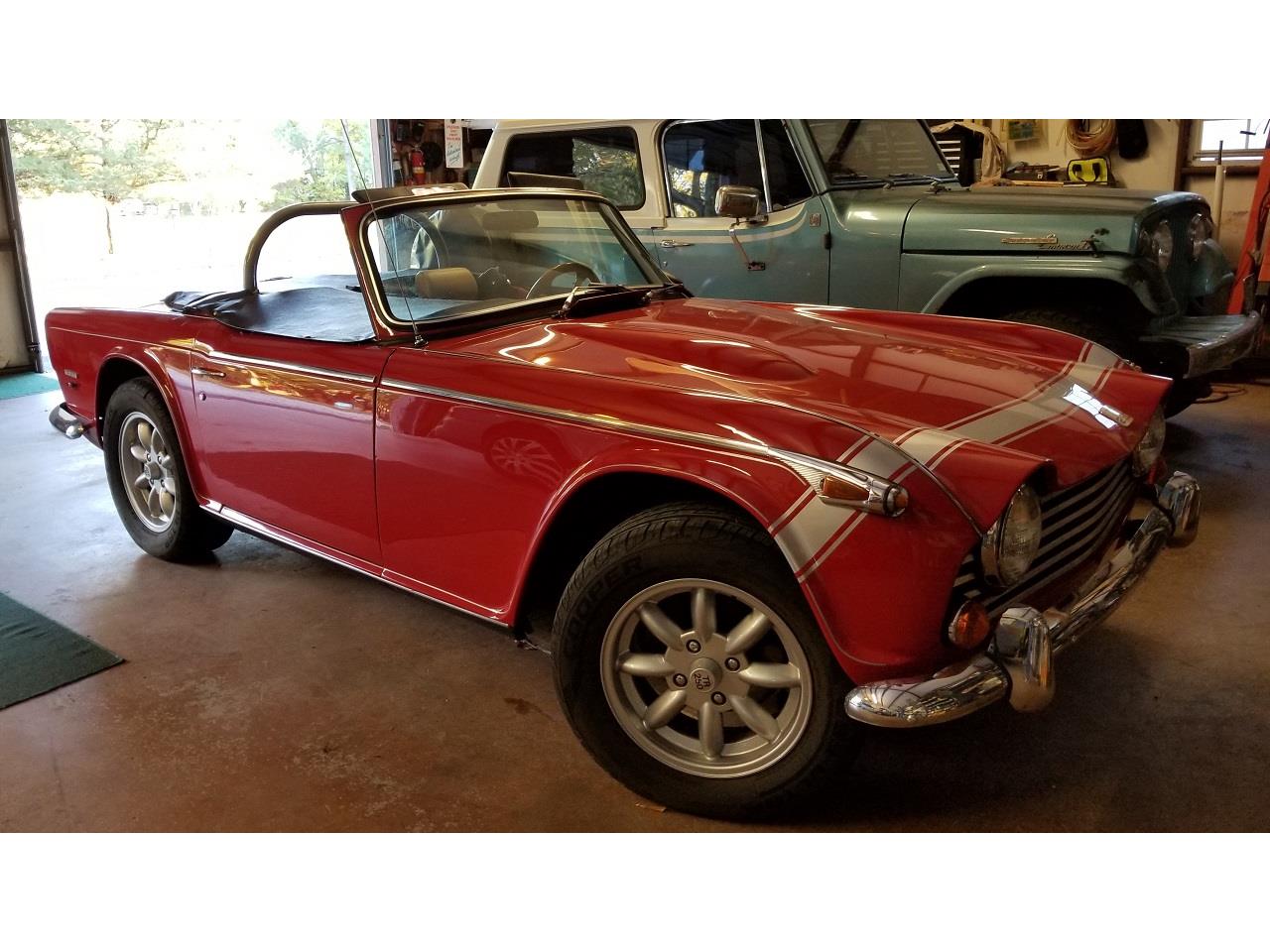Triumph-Tr250-1968-red-tan-16