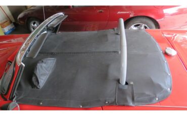 Triumph-Tr250-1968-red-tan-5