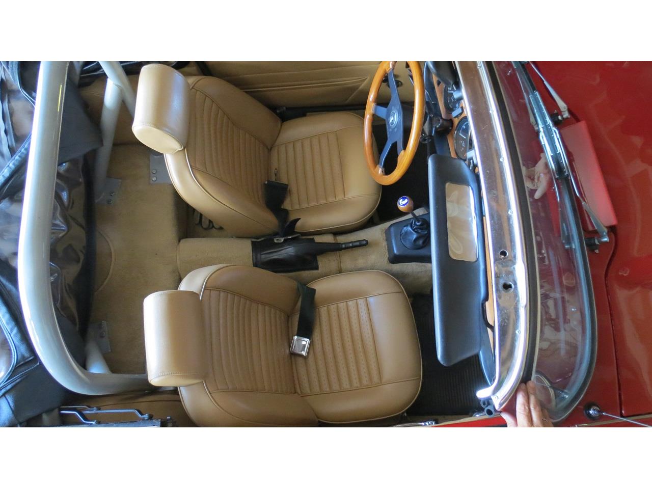 Triumph-Tr250-1968-red-tan-6