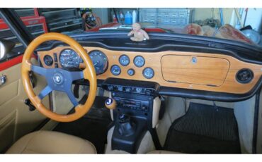 Triumph-Tr250-1968-red-tan-7