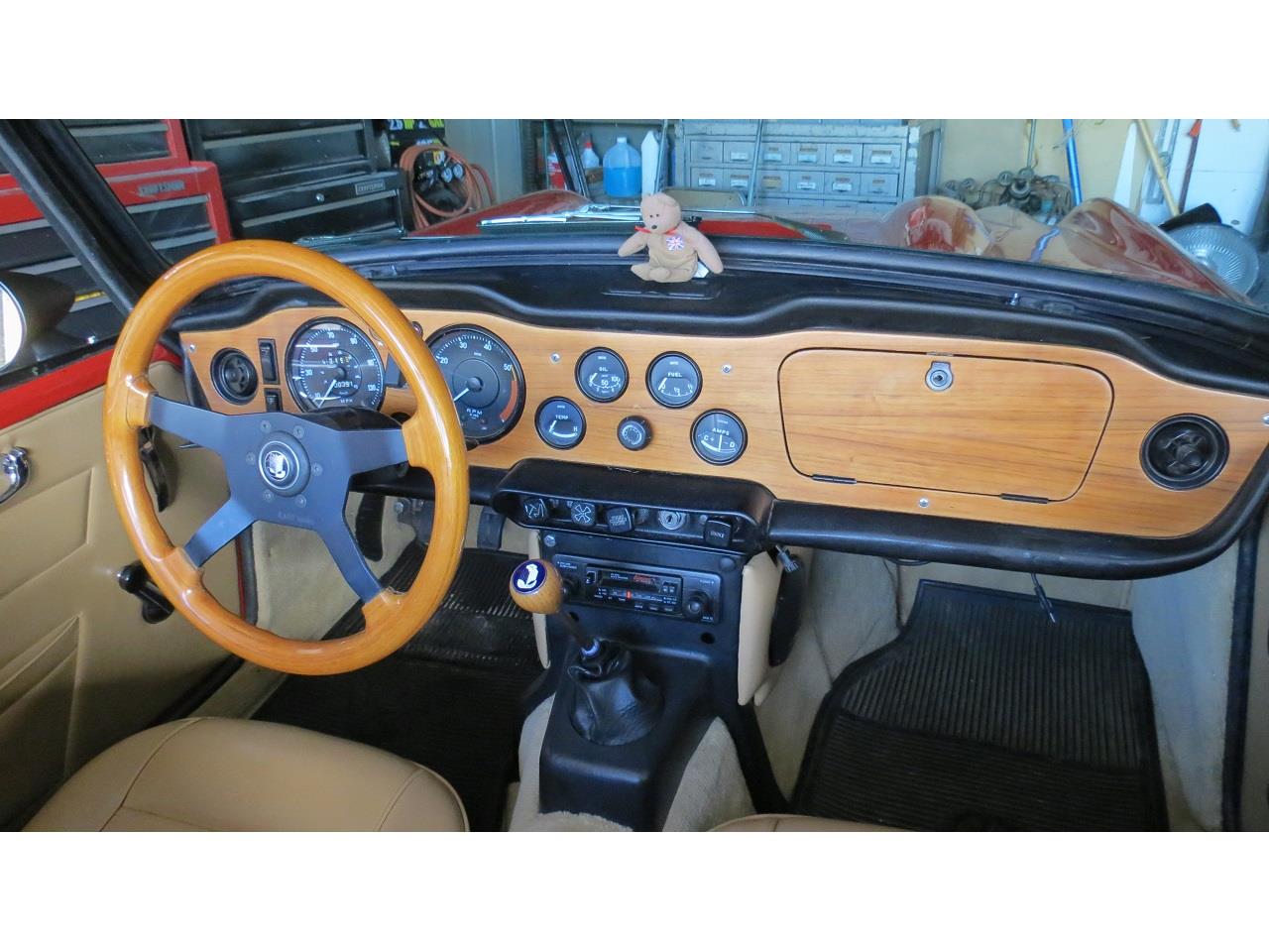 Triumph-Tr250-1968-red-tan-7
