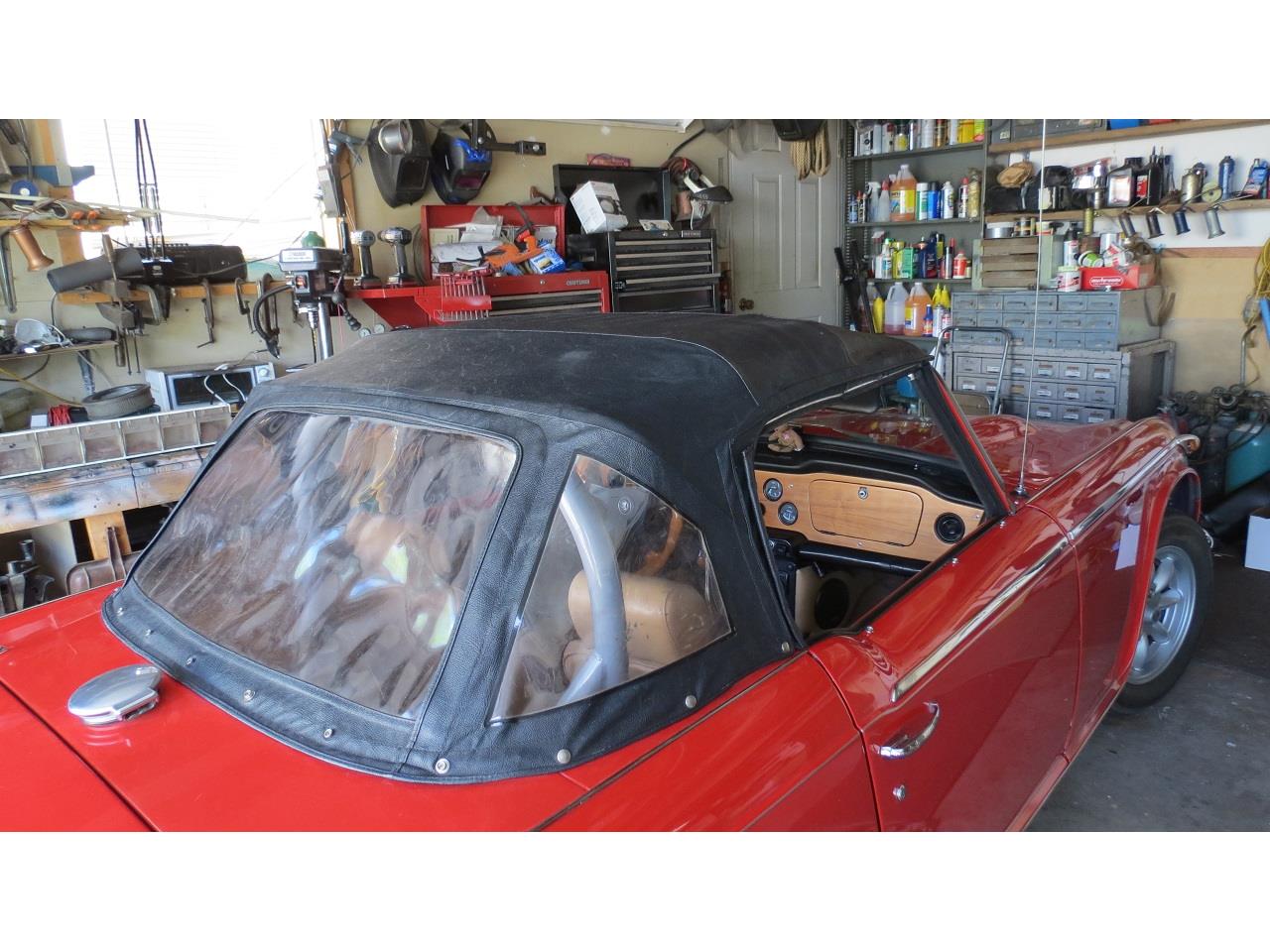 Triumph-Tr250-1968-red-tan-8