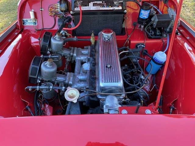 Triumph-Tr3a-1959-RedTan-Top-7