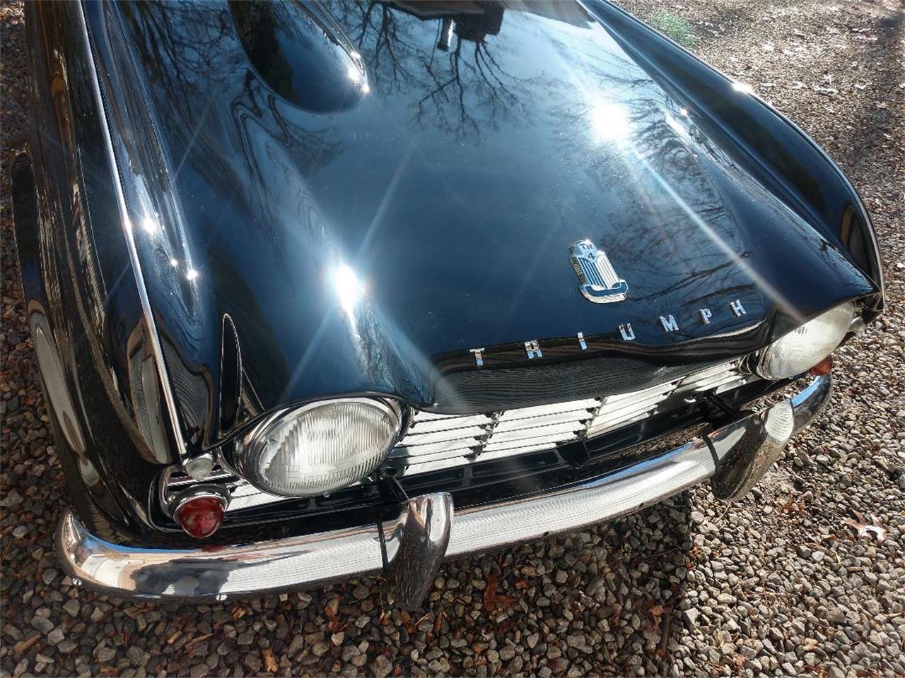 Triumph-Tr4-1964-New-Gloss-Black-pain-Light-grey-leather-11