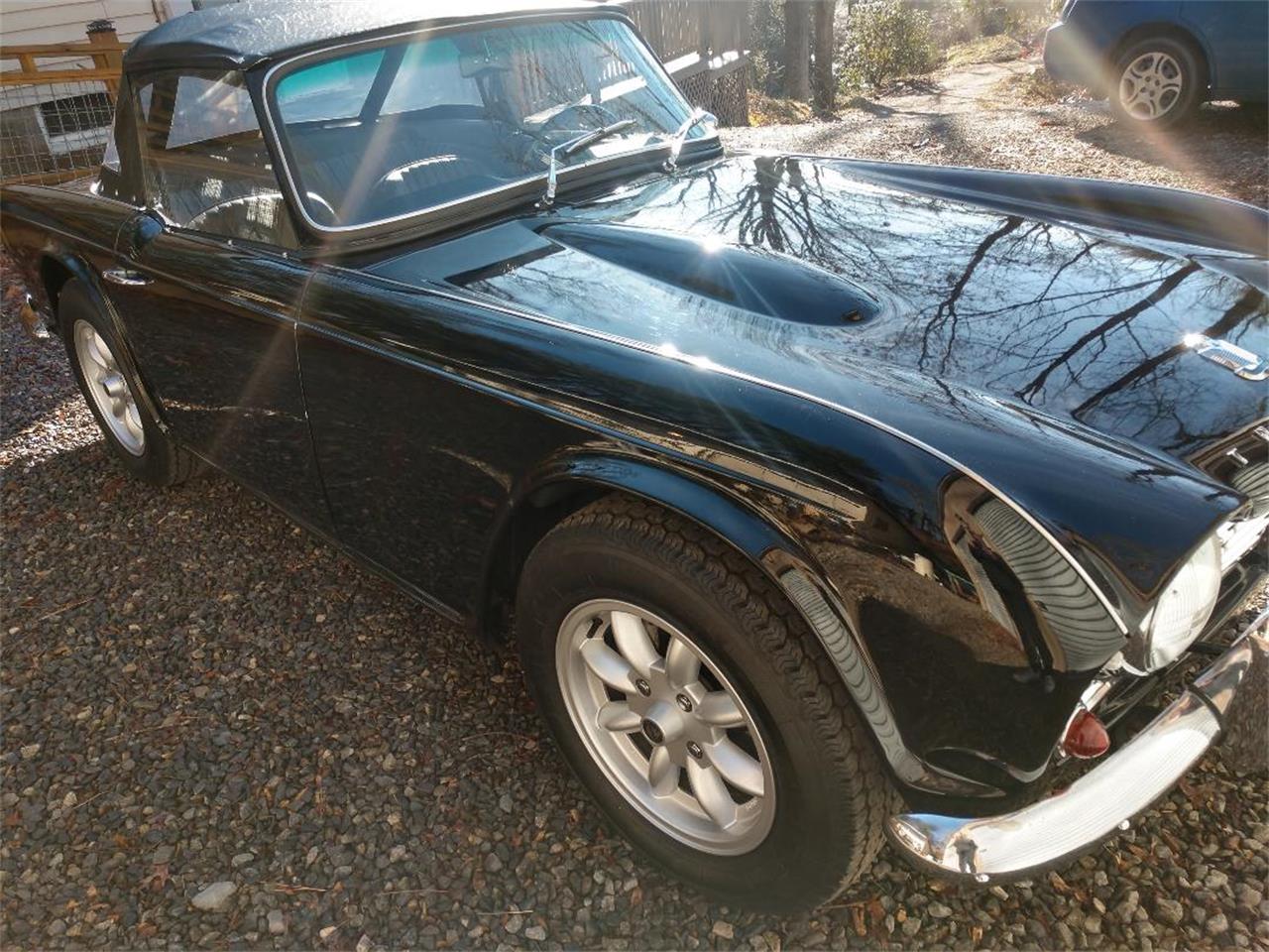 Triumph-Tr4-1964-New-Gloss-Black-pain-Light-grey-leather-12