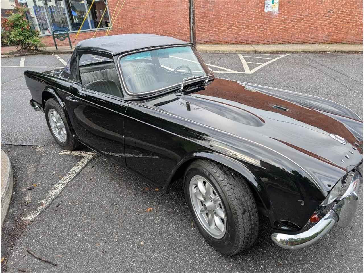 Triumph-Tr4-1964-New-Gloss-Black-pain-Light-grey-leather-13