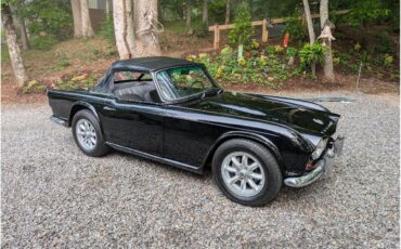 Triumph-Tr4-1964-New-Gloss-Black-pain-Light-grey-leather-15