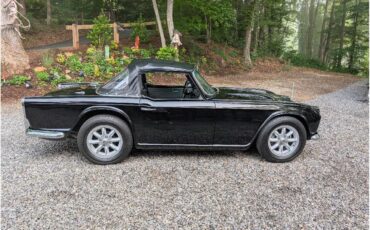 Triumph-Tr4-1964-New-Gloss-Black-pain-Light-grey-leather-16